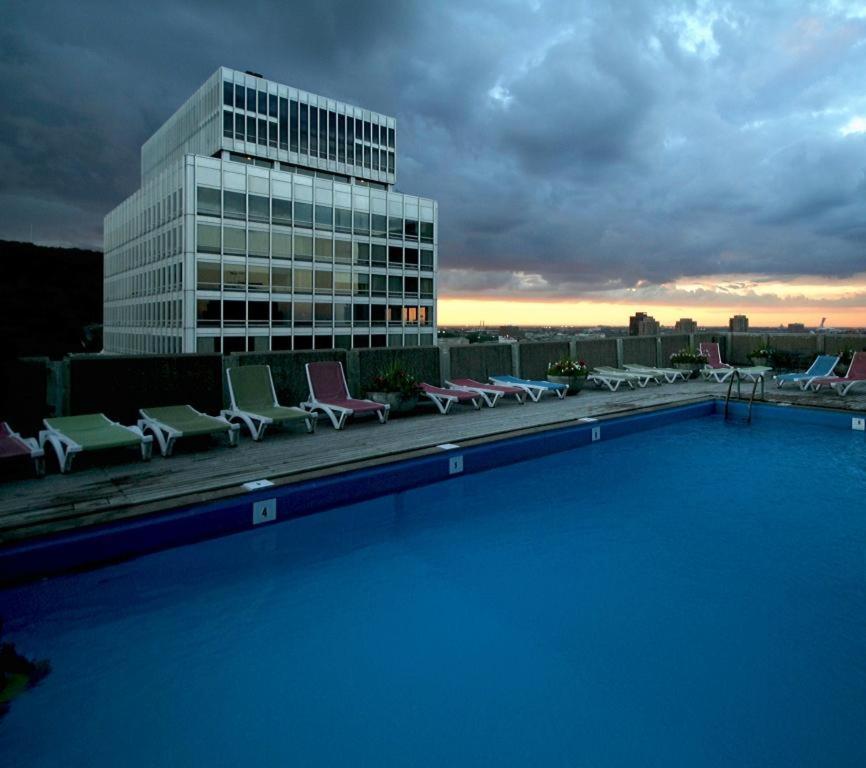 Hotel Le Cantlie Suites Montreal Exterior photo