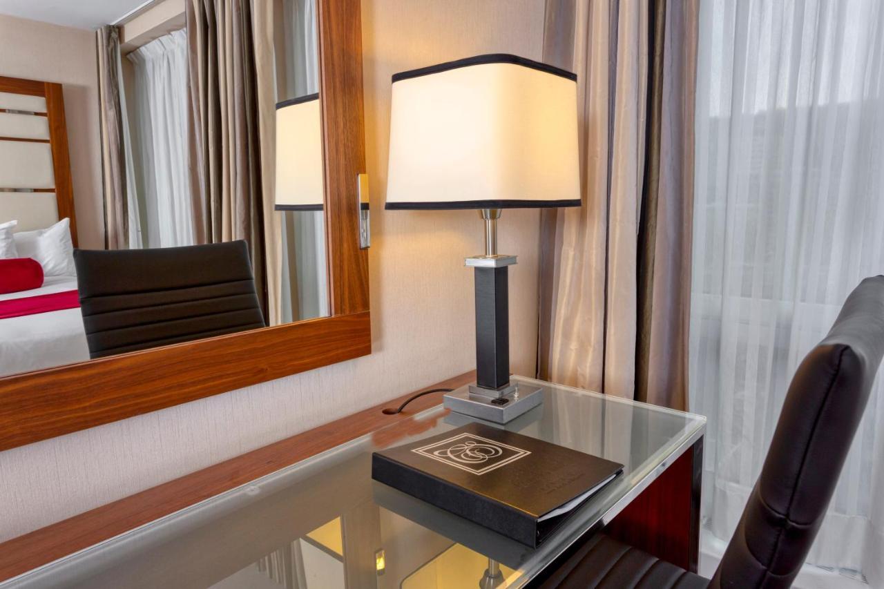 Hotel Le Cantlie Suites Montreal Exterior photo